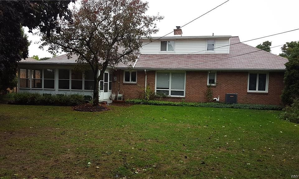 2nd image of 31 Lake Ledge Dr
