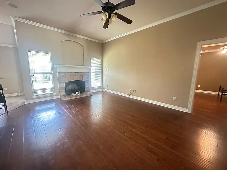 126 Riverbrooke Dr — Photo 2