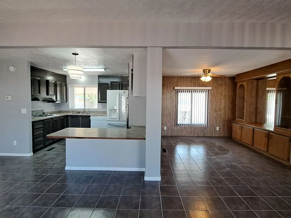 5033 Sitka Ln