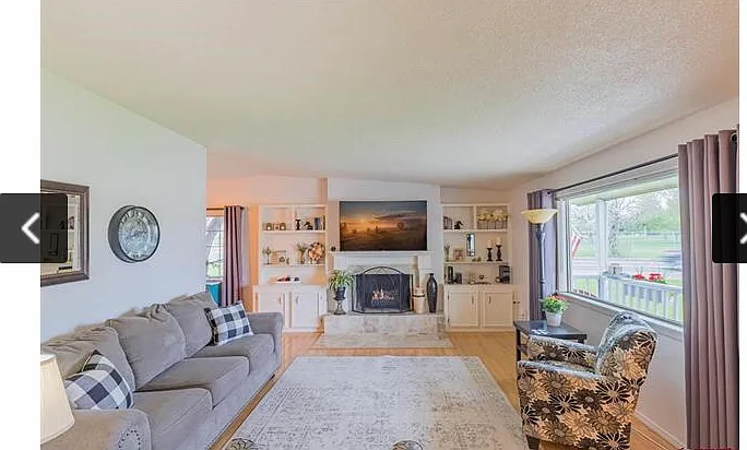 3 bed, 2000 sqft, $1,900 — Photo 3