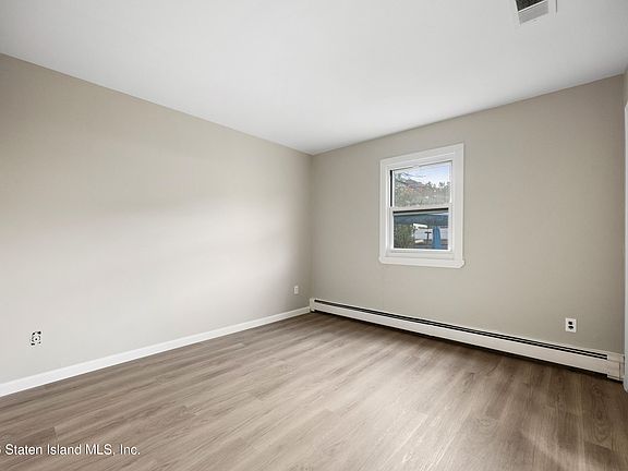 5th image of 62 Bennett Pl