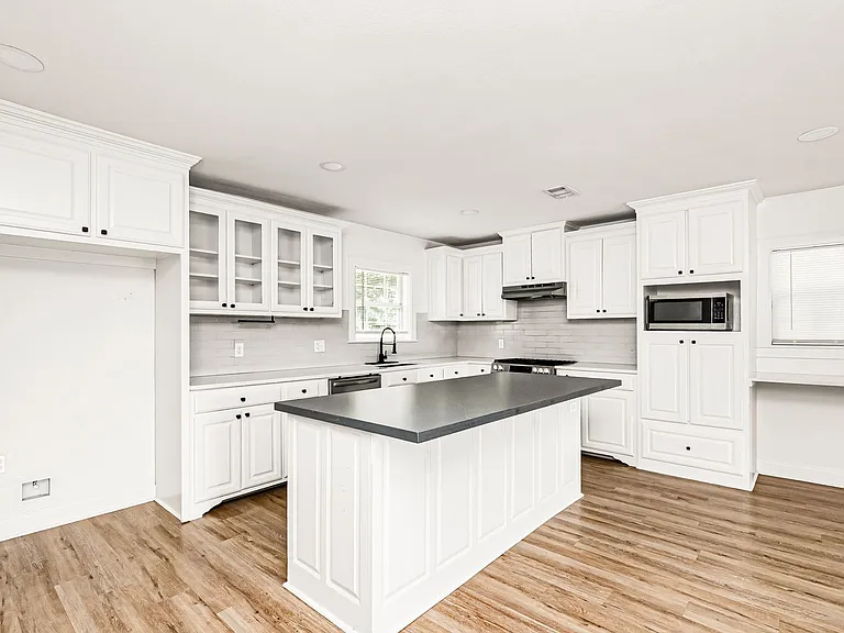 9753 Mollylea Dr — Photo 2