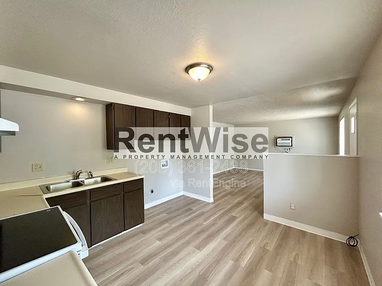 776 W Pennsylvania St — Photo 4