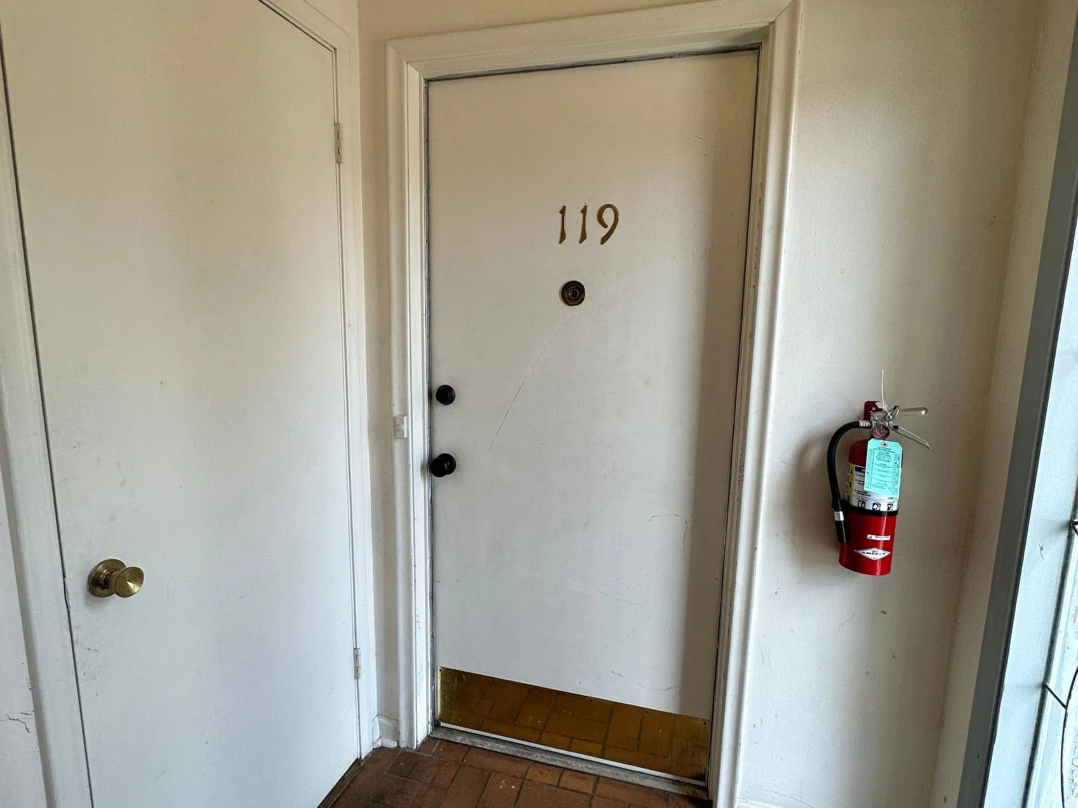 3730 Fairfield Ave — Photo 2