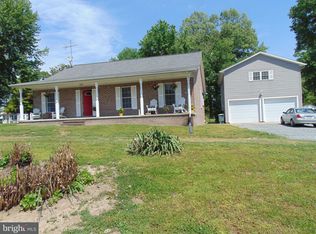 256 Lake Shore Dr, Colonial Beach, VA 22443