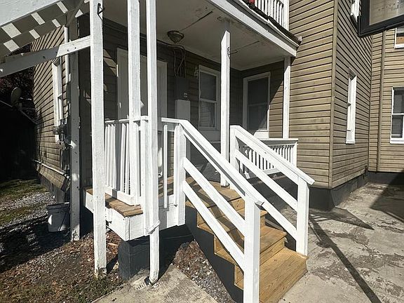3rd image of 829 Concord St