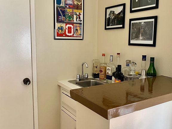 4th image of 824 18th St APT 3