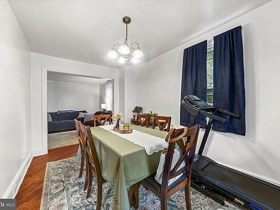 3rd image of 438 W 1st Ave