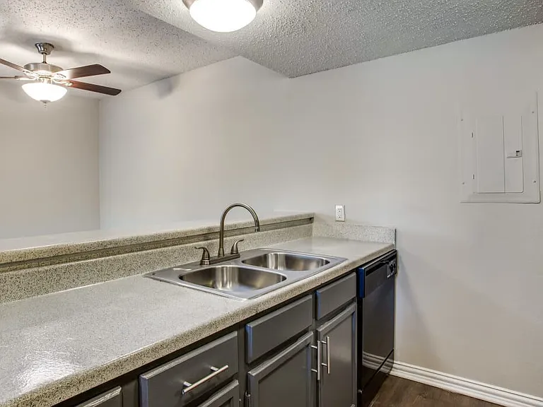 Decker Apartment Homes — Photo 22
