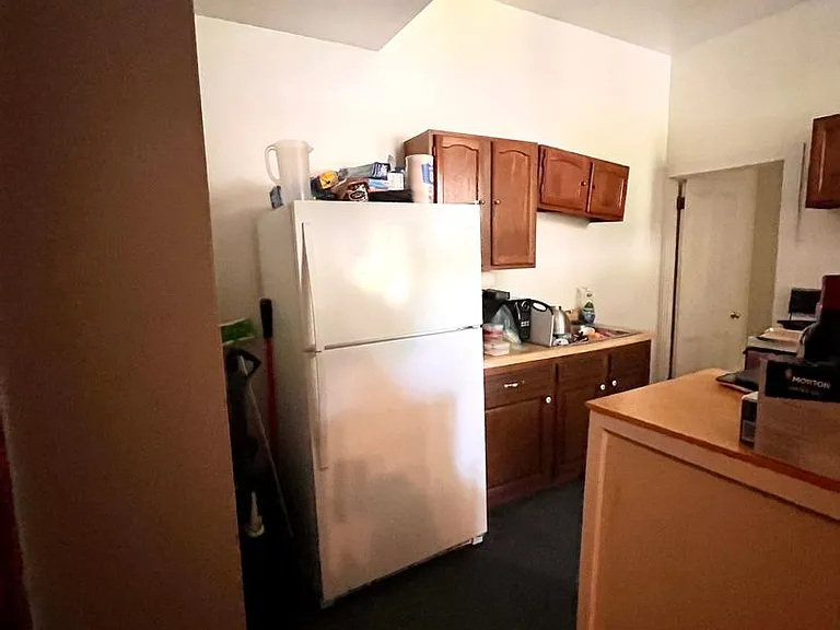 129 W Linn St — Photo 8