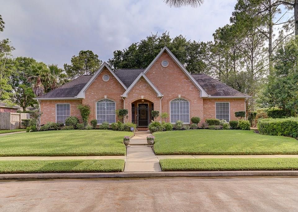 1st image of 15702 Woodbourne Dr
