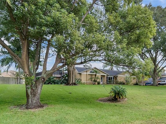 2nd image of 10931 Poinciana Dr