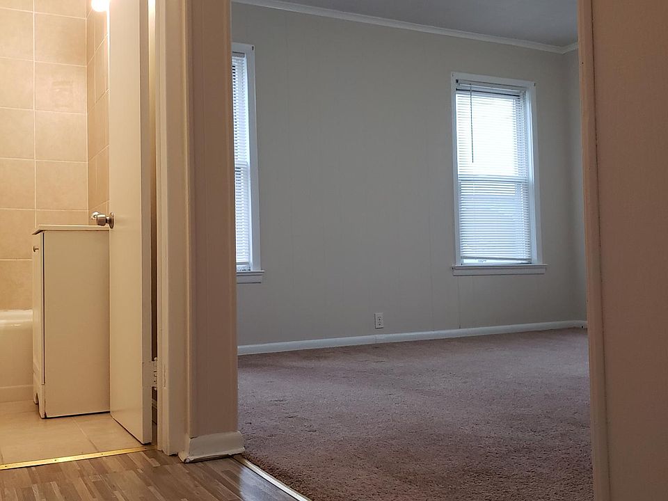 Hallway to bath/living room
