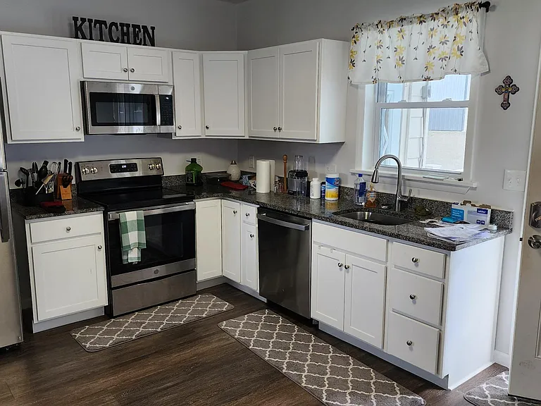 2247 Lakeside Dr — Photo 3