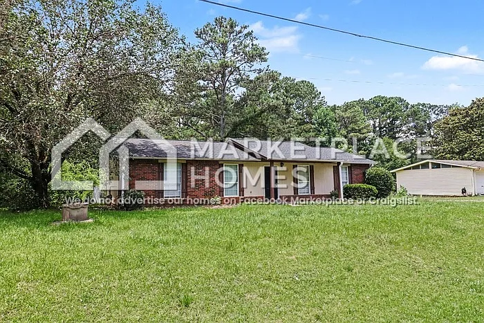 3 bed, 1.0 bath, 1325 sqft, $1,553 — Photo 2
