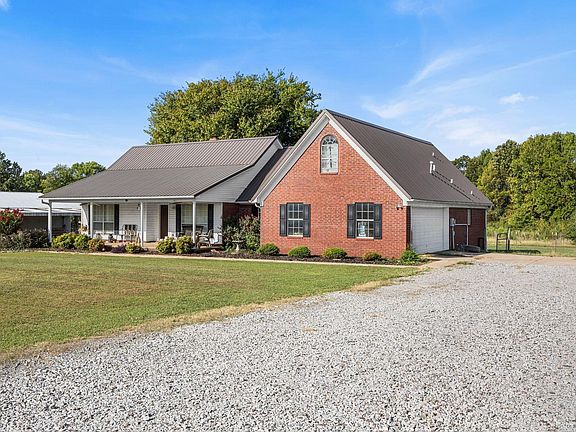2nd image of 141 Pony Tail Ln
