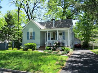 32 Passaic Ave, Roseland, NJ 07068