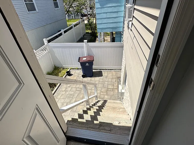 202 N Sacramento Ave #A — Photo 18