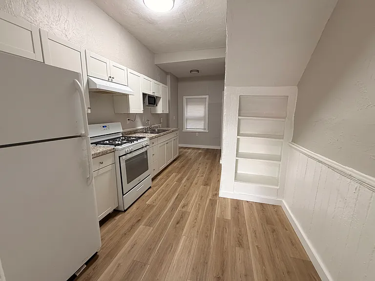 719 Moravian Way — Photo 4