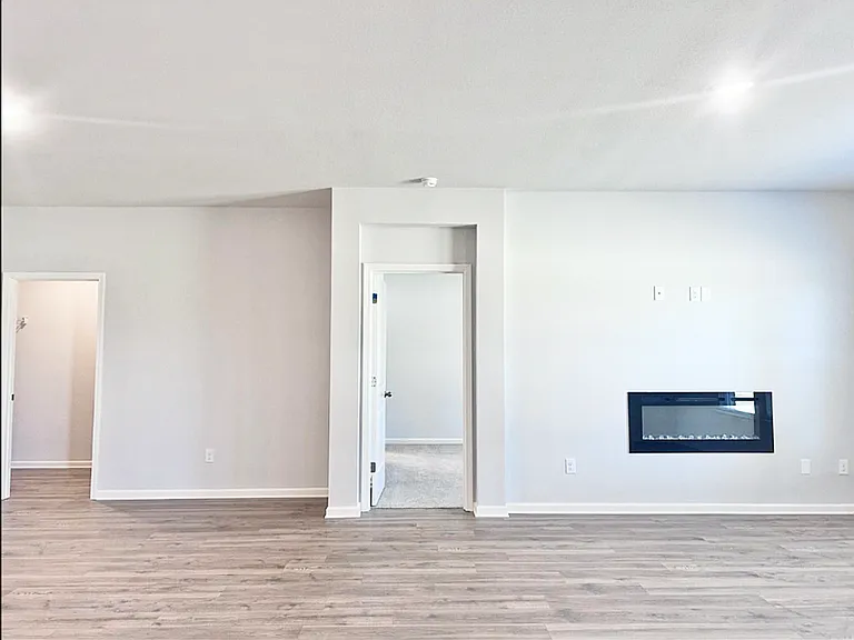 724 Edgemont Cir — Photo 9