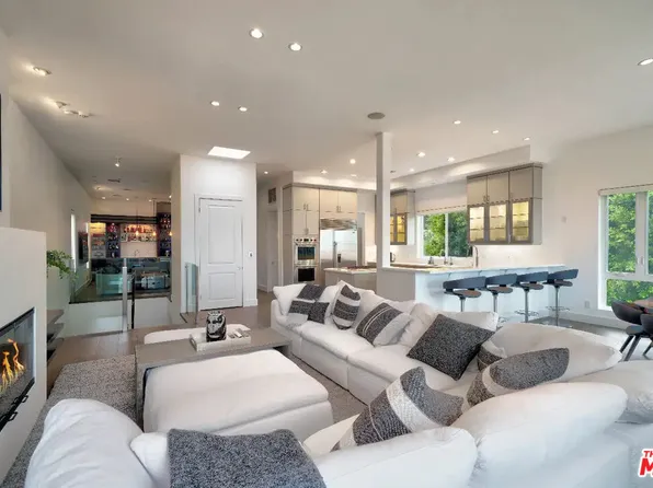 23935 De Ville Way, Malibu, CA