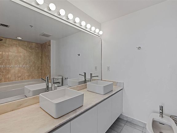 5th image of 601 NE 36th St #14