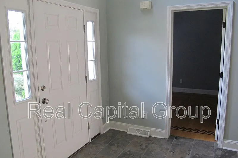 3 bed, 2.5 bath, 2096 sqft, $3,495 — Photo 2