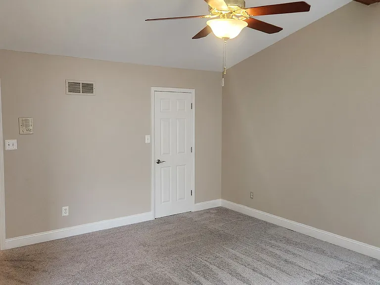 1146 Carrington Dr — Photo 14