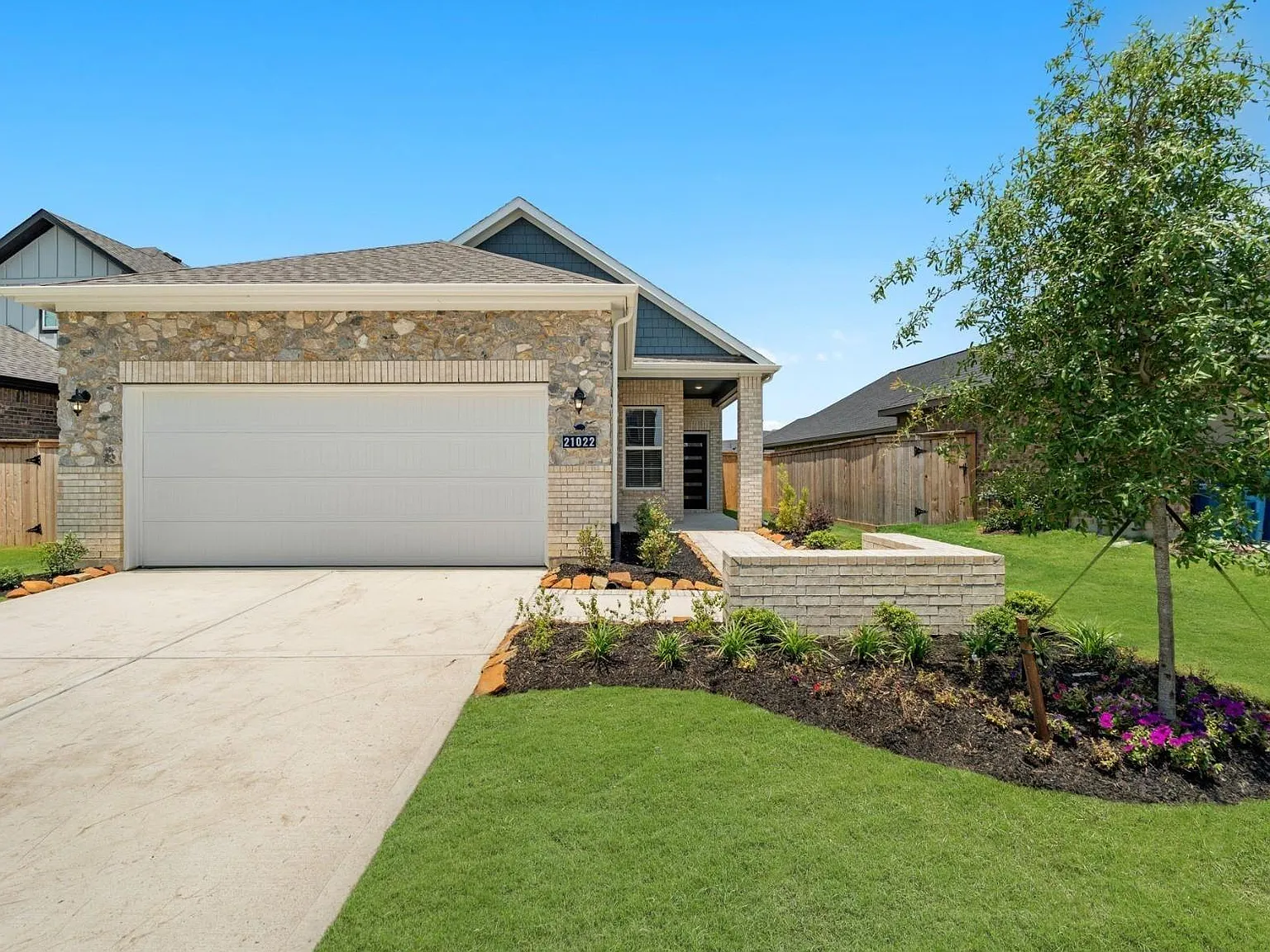 4 bed, 2.0 bath, 1620 sqft, $2,200 — Photo 3