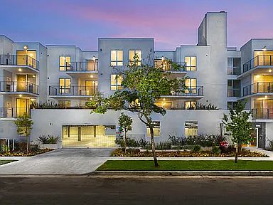 2nd image of 5229 Willowcrest Ave #206