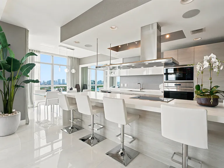 17301 Biscayne Blvd #2010 — Photo 7