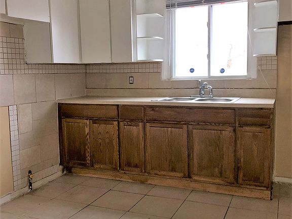 2nd image of 1402 E Delavan Ave