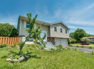 2340 Harbor Ln, Hanover Park, IL 60133