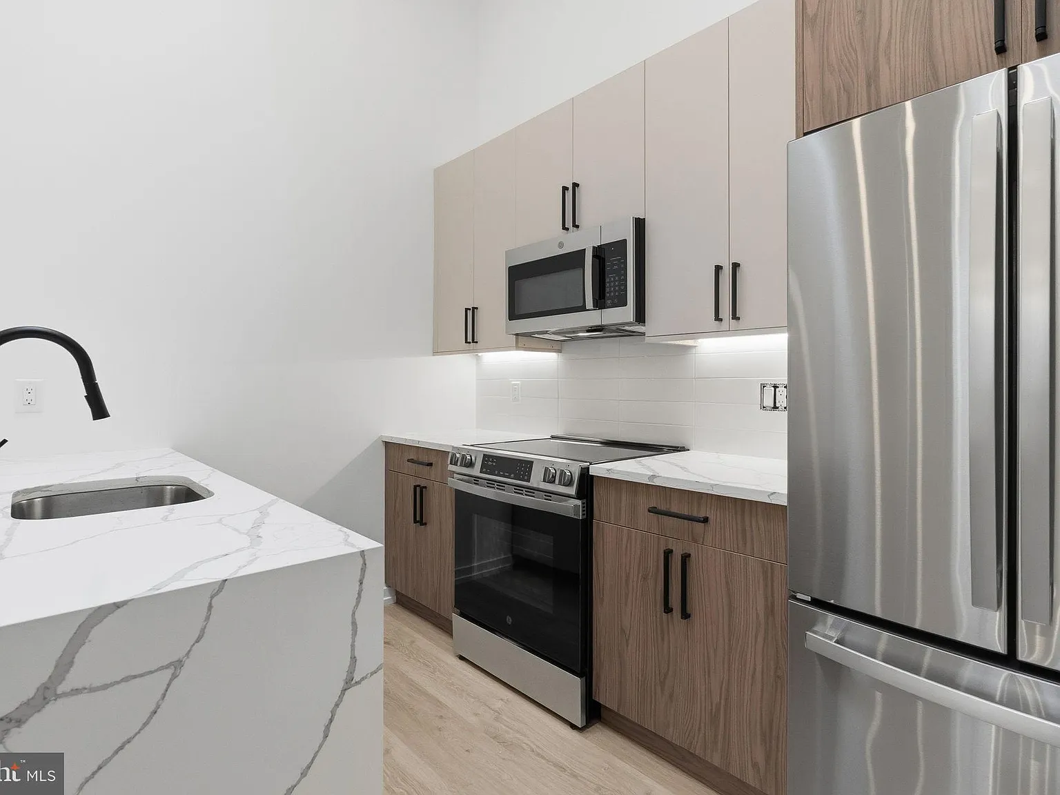 1 bed, 670 sqft, $1,950 — Photo 4