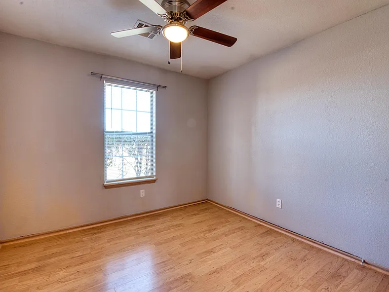 1220 Eastridge Dr — Photo 17