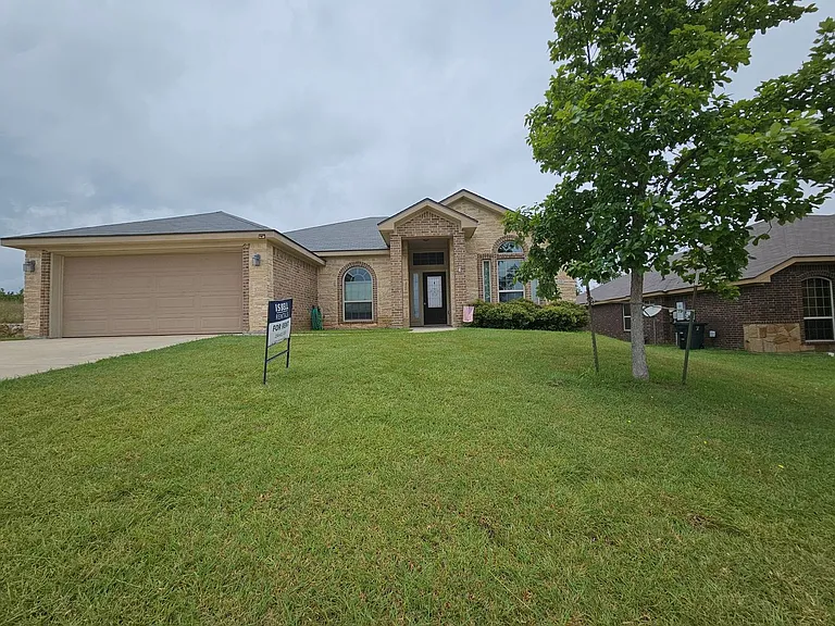 6211 Newcastle Dr — Photo 2