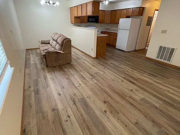 4th image of 2402 Daws Dr APT D