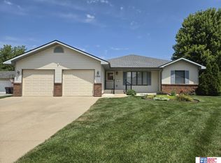 1202 Crest View Ave, Beatrice, NE 68310