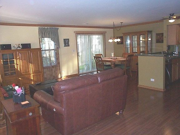 3rd image of 1385 Ashbury Ln E