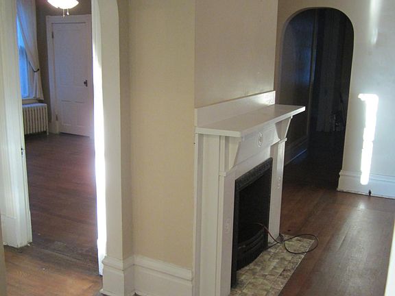 3rd image of 440 N Maple Ave #1