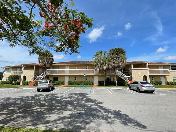 3rd image of 853 Twin Lakes Dr #853