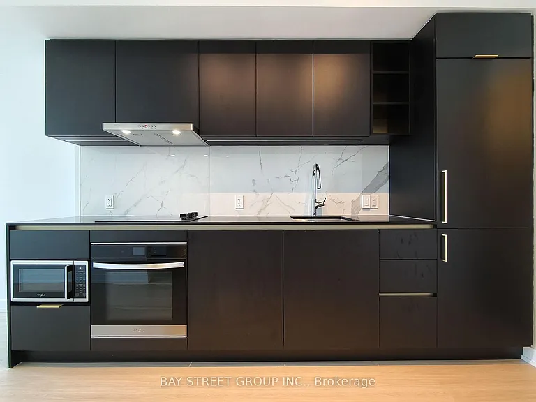 8 Wellesley St E #3910 — Photo 11