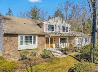 860 Teller Ln, River Vale, NJ 07675