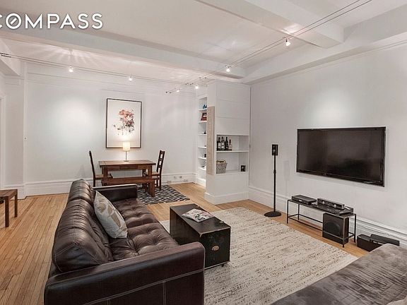 2nd image of 135 W 79th St APT 2D