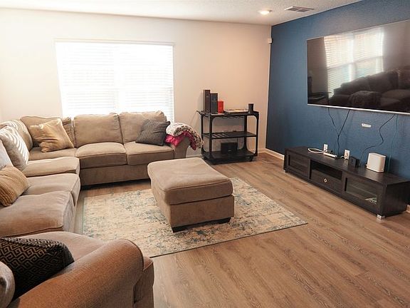 4th image of 1028 Lovebird Ct