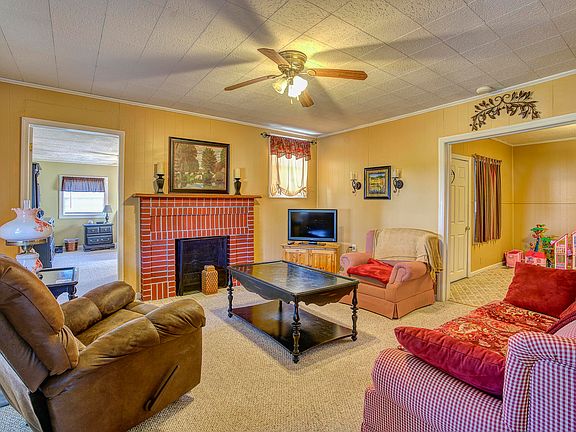 2nd image of 400 E Cottage Ave