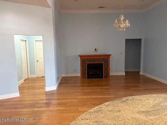 5th image of 2502 Murphree Dr