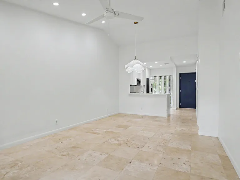 3939 NE 5th Ave #A201 — Photo 6