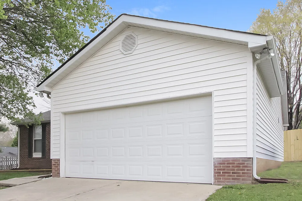 3 bed, 2.0 bath, 1456 sqft, $1,950 — Photo 4