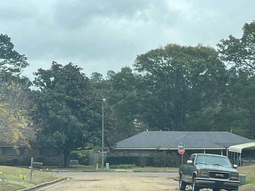 2nd image of 165 Glen Iris Pl